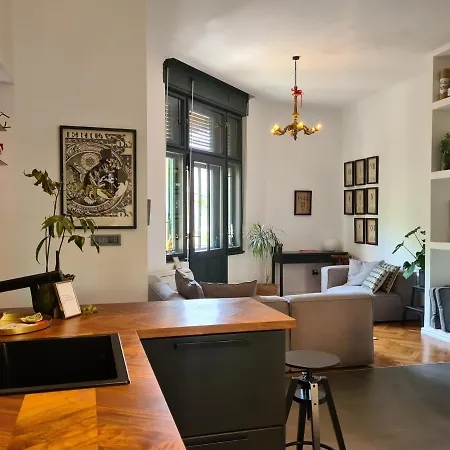 Georgina Apartment