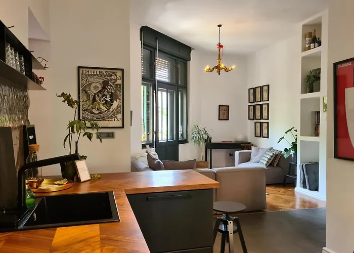 Georgina Apartment