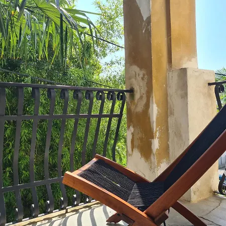 Georgina Apartment *