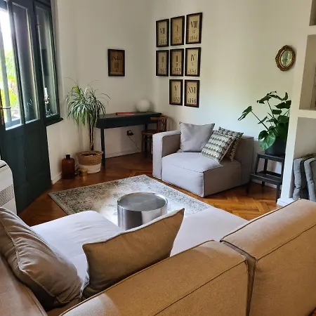 Georgina Apartment *